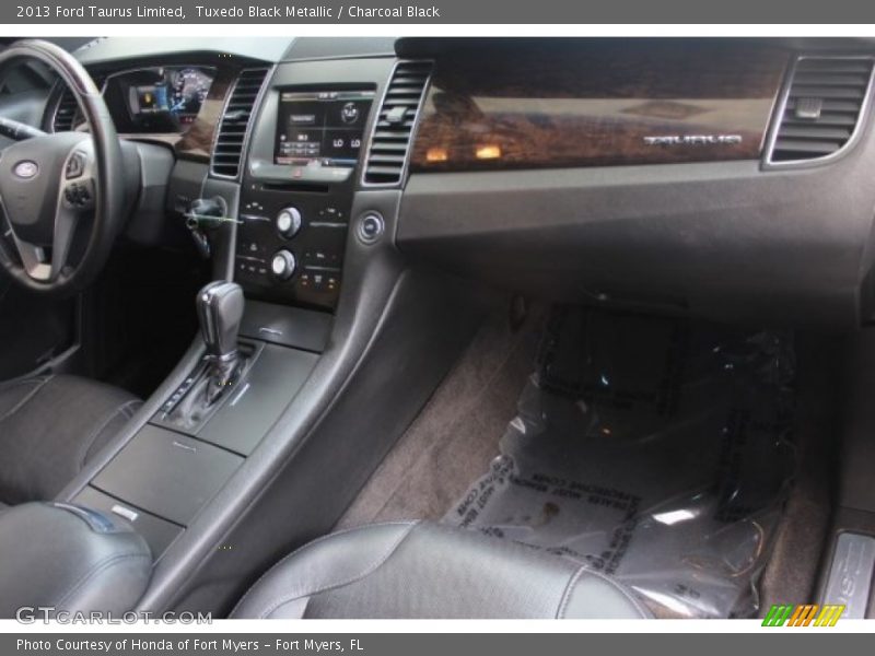 Tuxedo Black Metallic / Charcoal Black 2013 Ford Taurus Limited