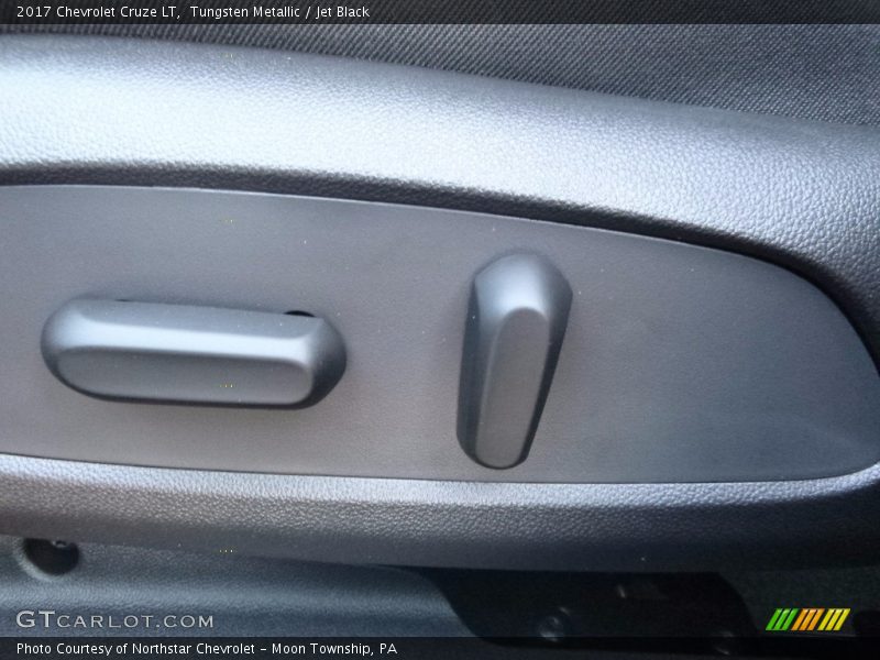 Tungsten Metallic / Jet Black 2017 Chevrolet Cruze LT
