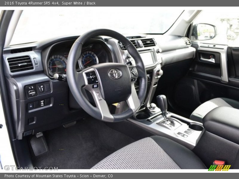 Super White / Black 2016 Toyota 4Runner SR5 4x4