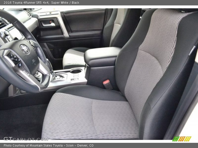 Super White / Black 2016 Toyota 4Runner SR5 4x4