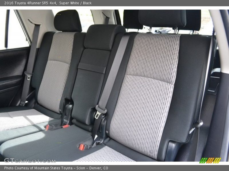 Super White / Black 2016 Toyota 4Runner SR5 4x4