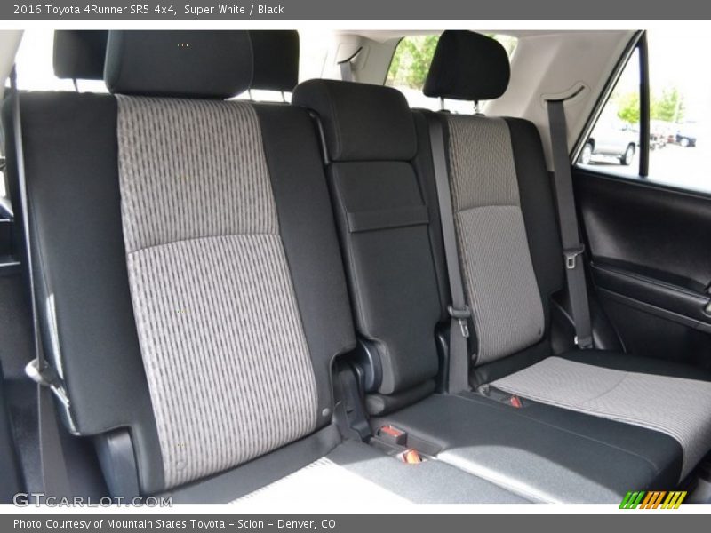 Super White / Black 2016 Toyota 4Runner SR5 4x4