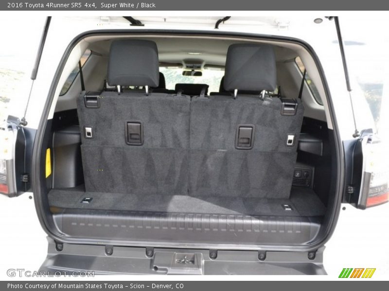 Super White / Black 2016 Toyota 4Runner SR5 4x4