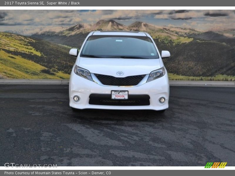 Super White / Black 2017 Toyota Sienna SE