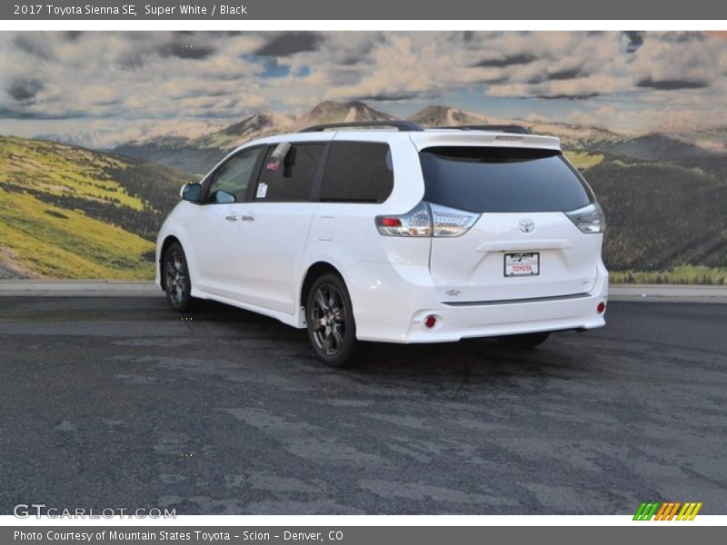 Super White / Black 2017 Toyota Sienna SE