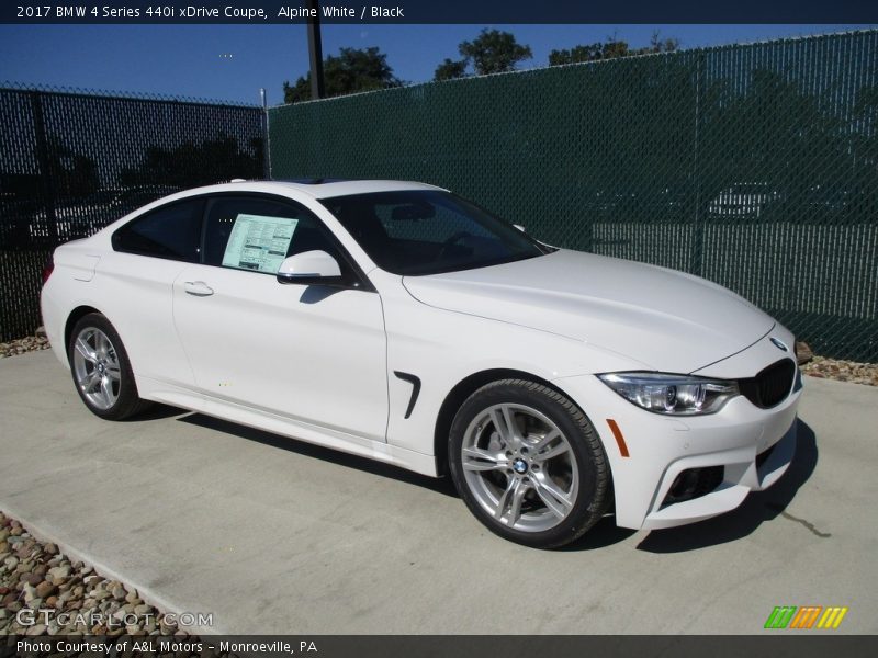 Front 3/4 View of 2017 4 Series 440i xDrive Coupe