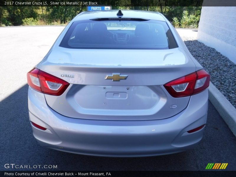 Silver Ice Metallic / Jet Black 2017 Chevrolet Cruze LS