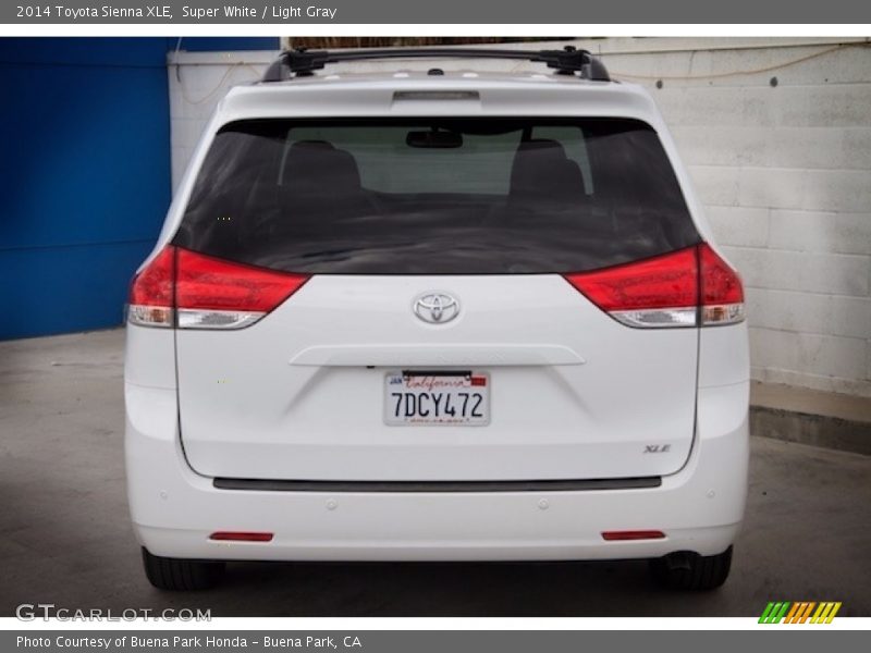 Super White / Light Gray 2014 Toyota Sienna XLE