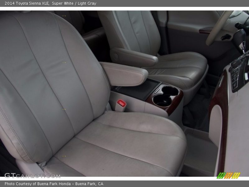 Super White / Light Gray 2014 Toyota Sienna XLE