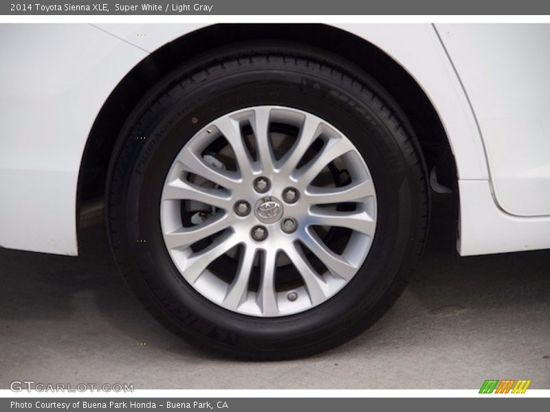 Super White / Light Gray 2014 Toyota Sienna XLE