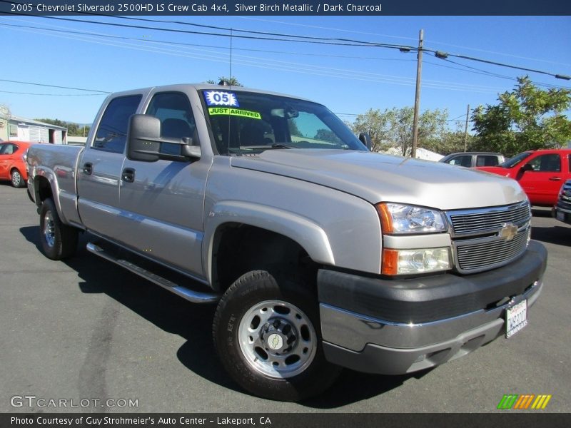 Front 3/4 View of 2005 Silverado 2500HD LS Crew Cab 4x4