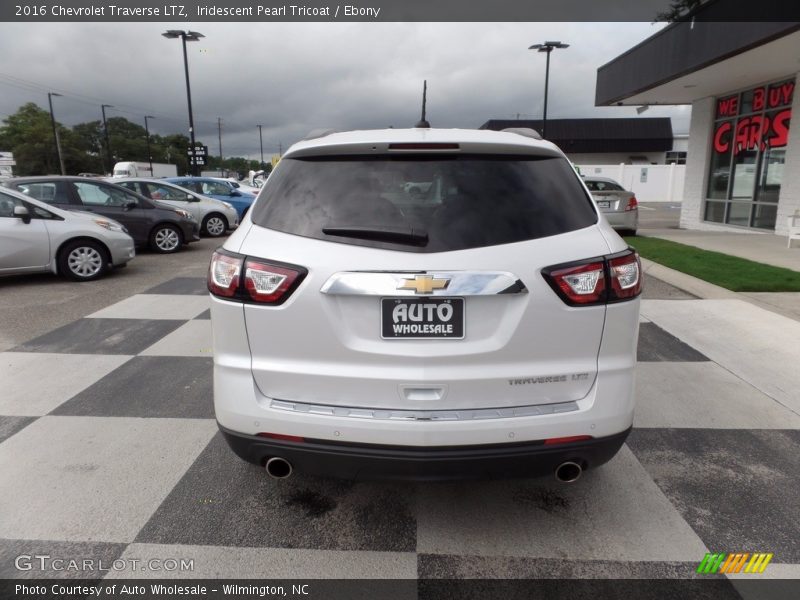 Iridescent Pearl Tricoat / Ebony 2016 Chevrolet Traverse LTZ
