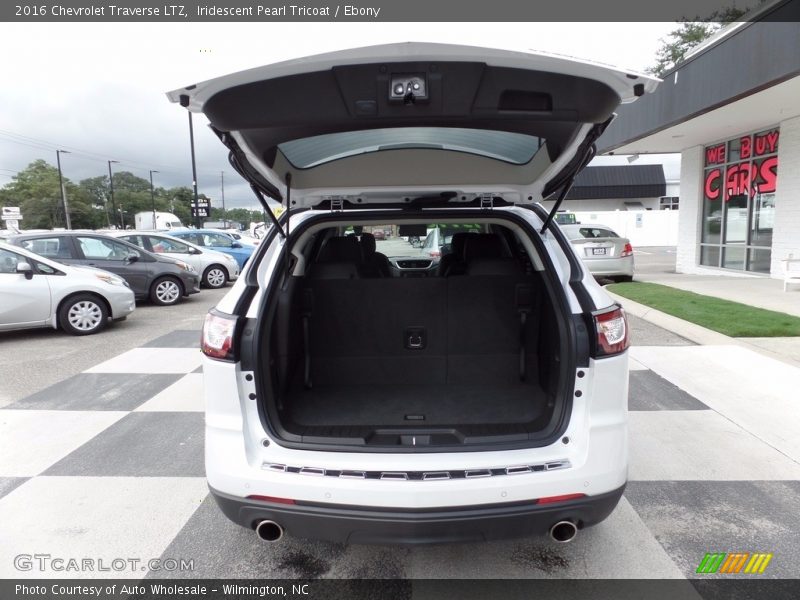Iridescent Pearl Tricoat / Ebony 2016 Chevrolet Traverse LTZ