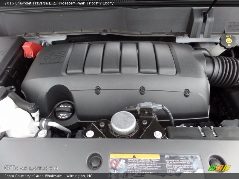 Iridescent Pearl Tricoat / Ebony 2016 Chevrolet Traverse LTZ