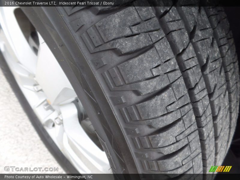 Iridescent Pearl Tricoat / Ebony 2016 Chevrolet Traverse LTZ