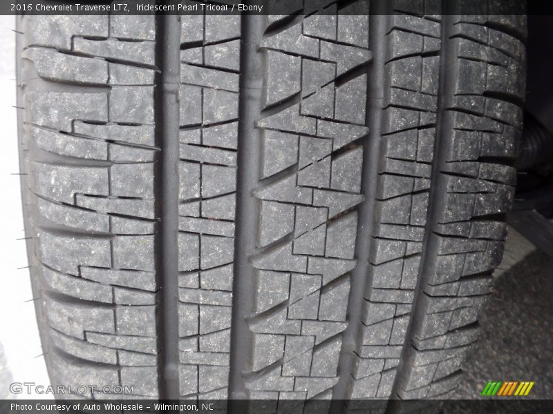 Iridescent Pearl Tricoat / Ebony 2016 Chevrolet Traverse LTZ