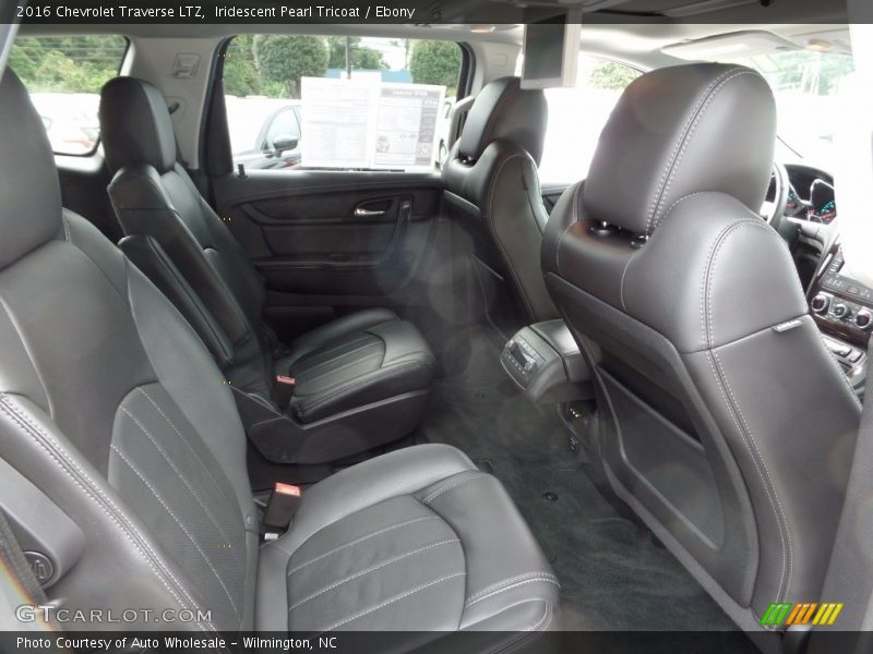 Iridescent Pearl Tricoat / Ebony 2016 Chevrolet Traverse LTZ