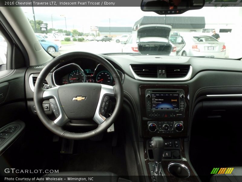 Iridescent Pearl Tricoat / Ebony 2016 Chevrolet Traverse LTZ