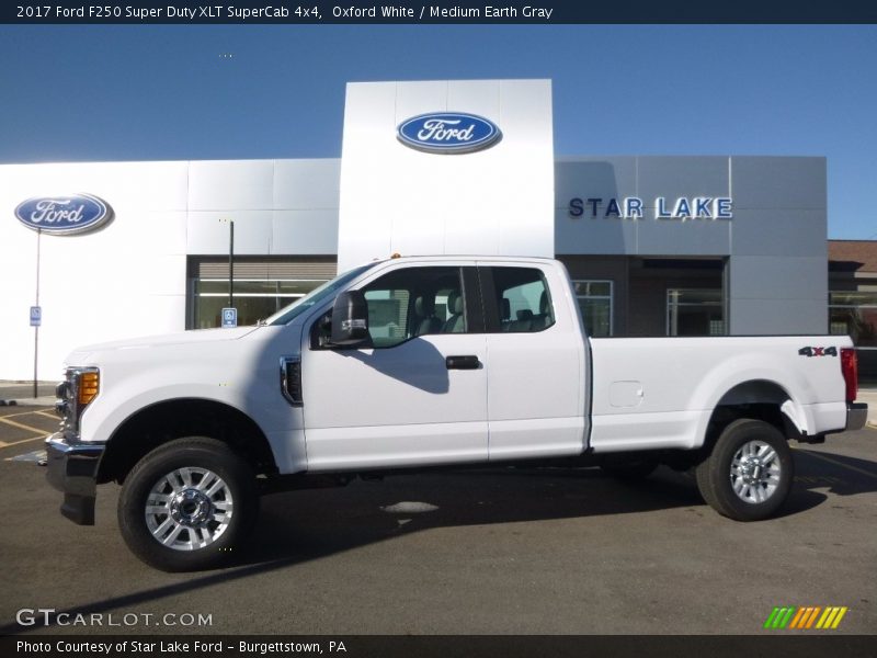 Oxford White / Medium Earth Gray 2017 Ford F250 Super Duty XLT SuperCab 4x4