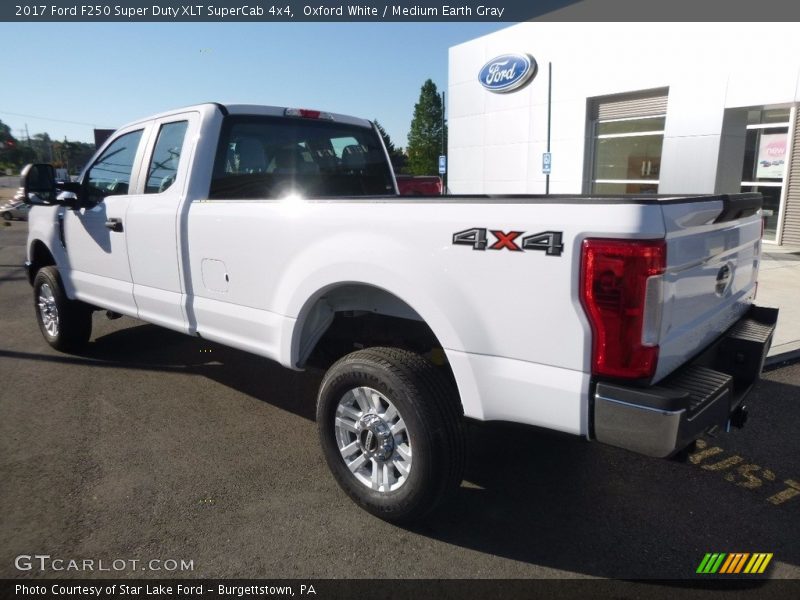 Oxford White / Medium Earth Gray 2017 Ford F250 Super Duty XLT SuperCab 4x4