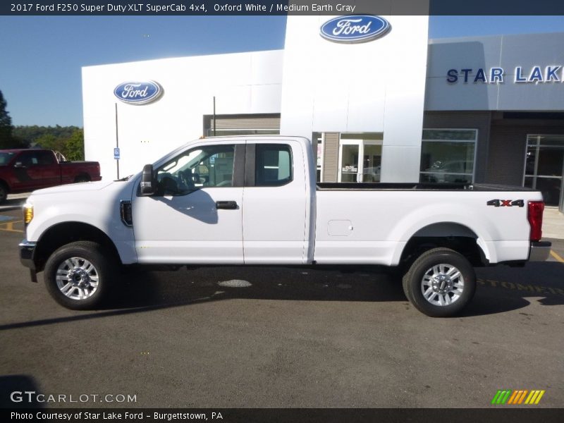 Oxford White / Medium Earth Gray 2017 Ford F250 Super Duty XLT SuperCab 4x4