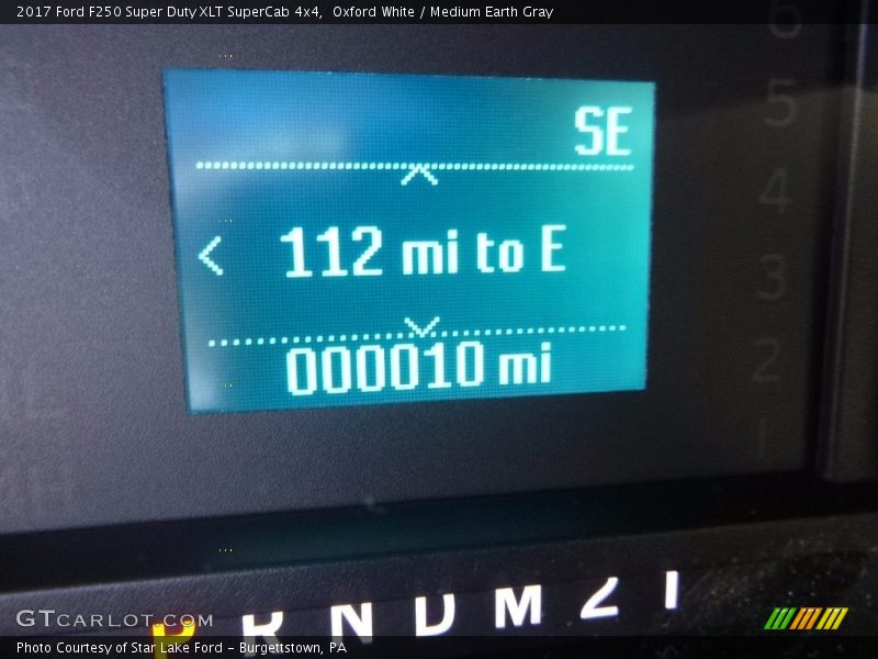 Oxford White / Medium Earth Gray 2017 Ford F250 Super Duty XLT SuperCab 4x4