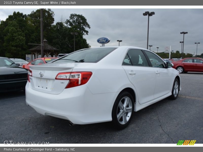 Super White / Black/Ash 2013 Toyota Camry SE