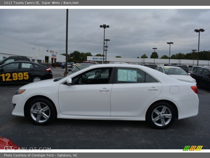 Super White / Black/Ash 2013 Toyota Camry SE