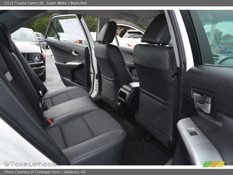 Super White / Black/Ash 2013 Toyota Camry SE