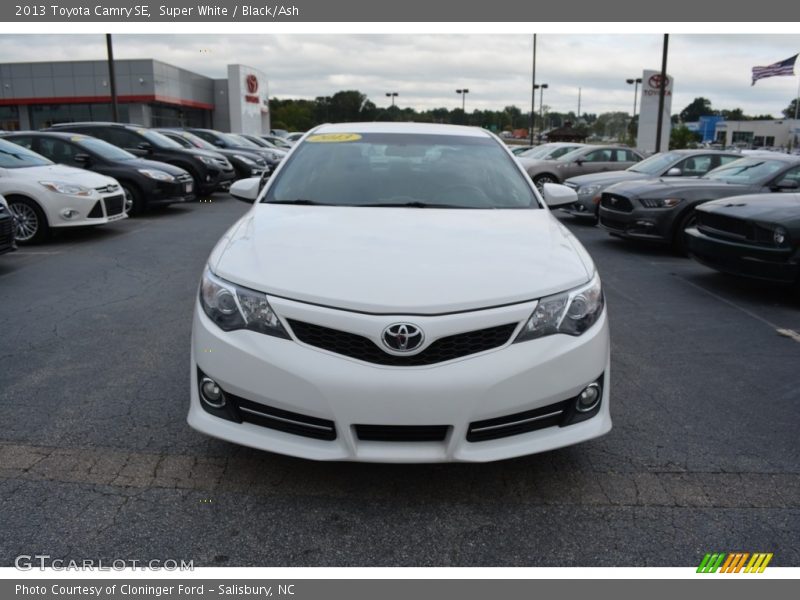 Super White / Black/Ash 2013 Toyota Camry SE