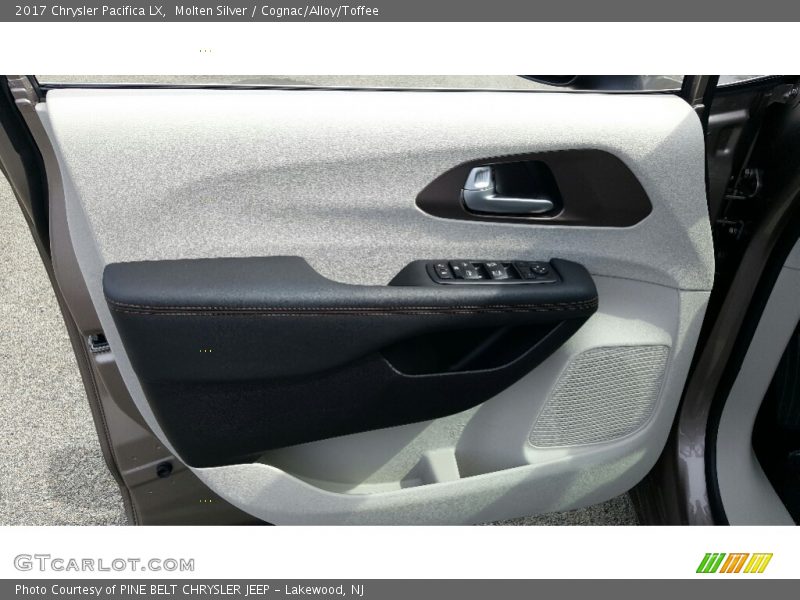 Molten Silver / Cognac/Alloy/Toffee 2017 Chrysler Pacifica LX