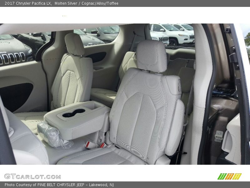 Molten Silver / Cognac/Alloy/Toffee 2017 Chrysler Pacifica LX