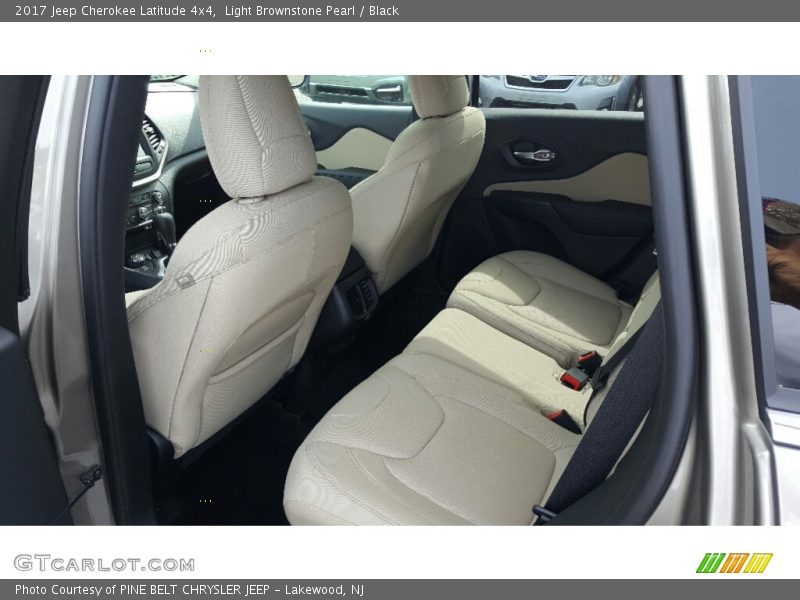 Light Brownstone Pearl / Black 2017 Jeep Cherokee Latitude 4x4
