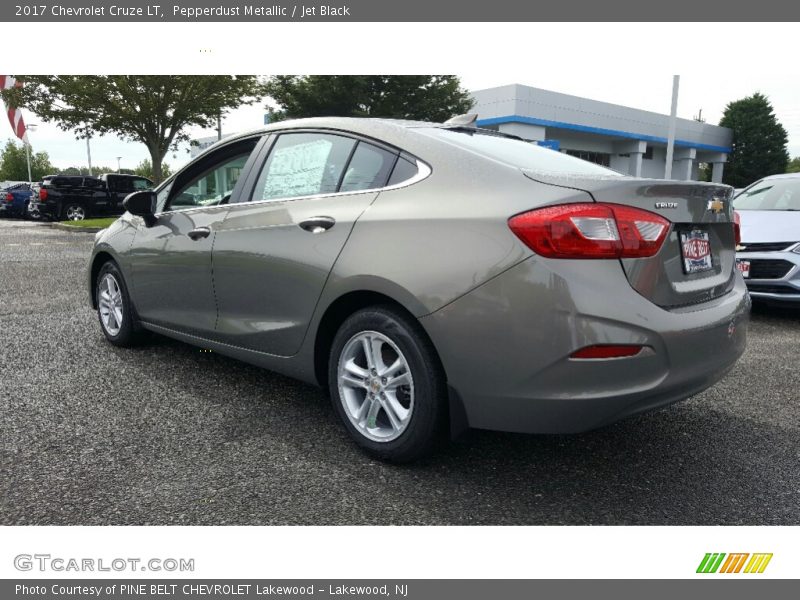 Pepperdust Metallic / Jet Black 2017 Chevrolet Cruze LT