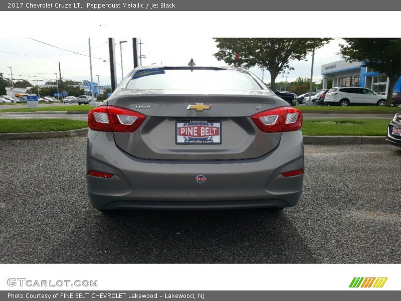 Pepperdust Metallic / Jet Black 2017 Chevrolet Cruze LT