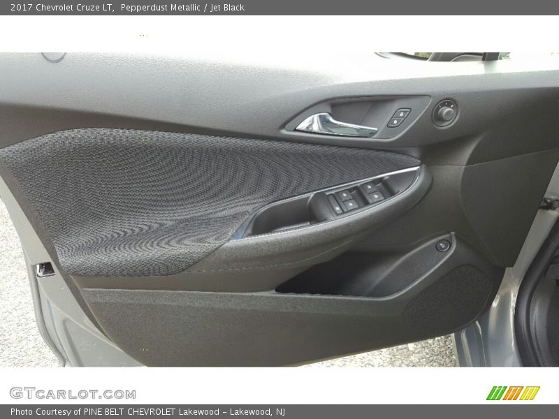 Pepperdust Metallic / Jet Black 2017 Chevrolet Cruze LT