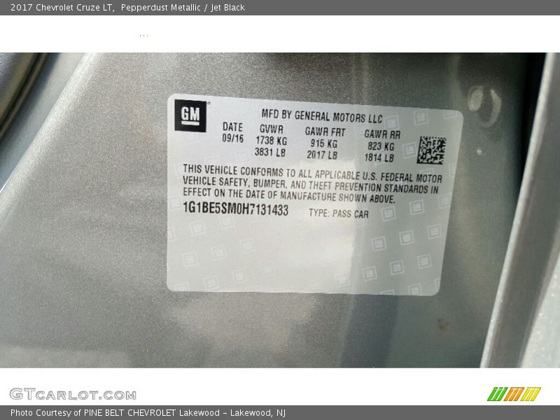 Pepperdust Metallic / Jet Black 2017 Chevrolet Cruze LT