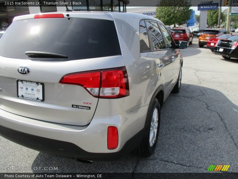 Titanium Silver / Black 2015 Kia Sorento LX