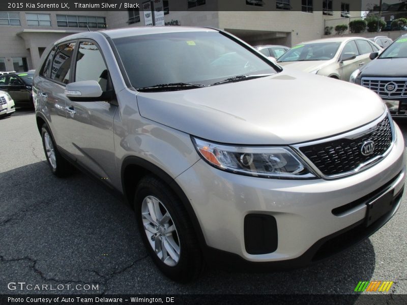 Front 3/4 View of 2015 Sorento LX