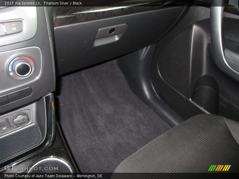 Titanium Silver / Black 2015 Kia Sorento LX