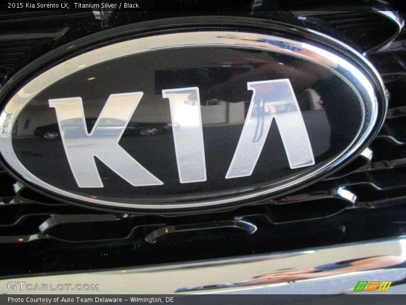 Titanium Silver / Black 2015 Kia Sorento LX