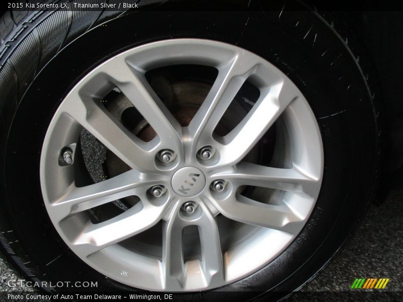 Titanium Silver / Black 2015 Kia Sorento LX