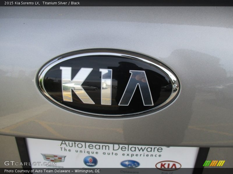 Titanium Silver / Black 2015 Kia Sorento LX