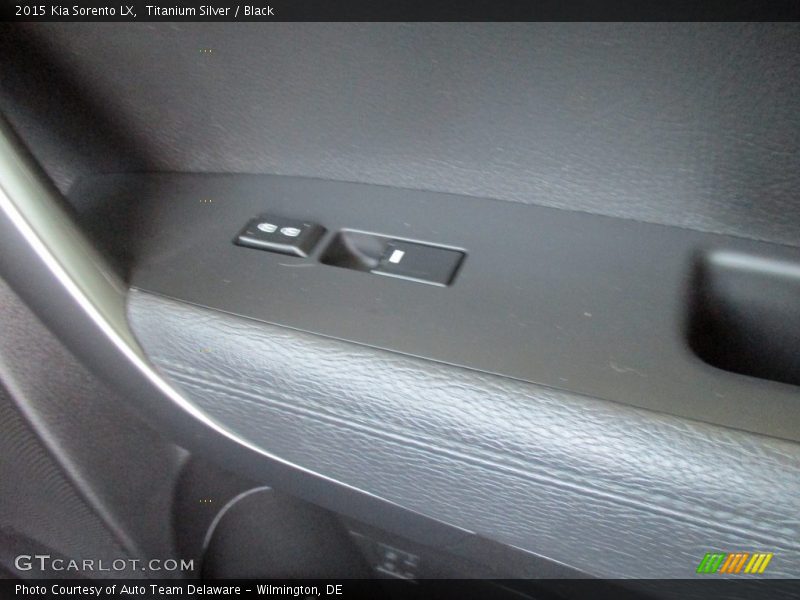 Titanium Silver / Black 2015 Kia Sorento LX