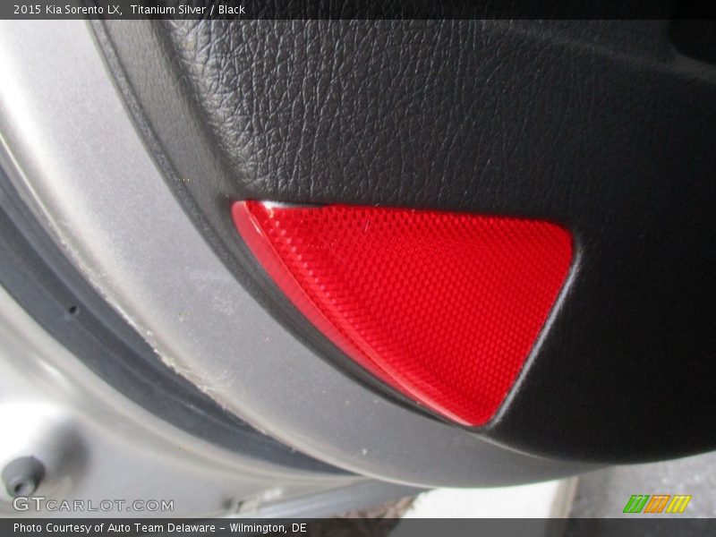 Titanium Silver / Black 2015 Kia Sorento LX