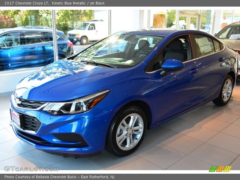 Kinetic Blue Metallic / Jet Black 2017 Chevrolet Cruze LT