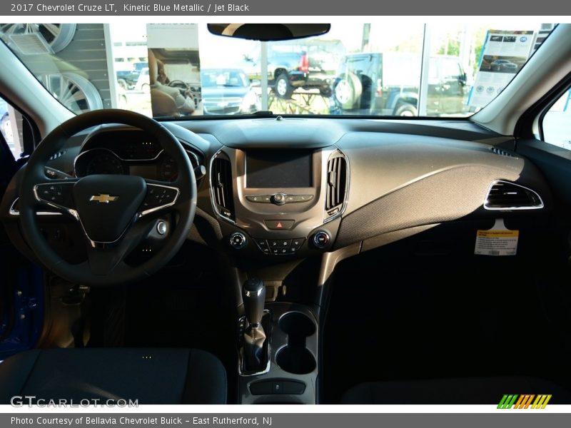 Kinetic Blue Metallic / Jet Black 2017 Chevrolet Cruze LT