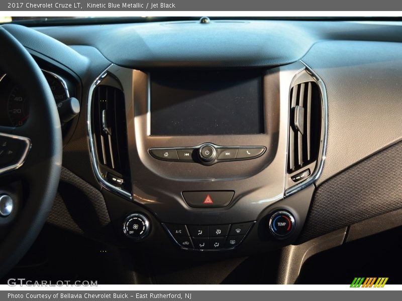 Kinetic Blue Metallic / Jet Black 2017 Chevrolet Cruze LT