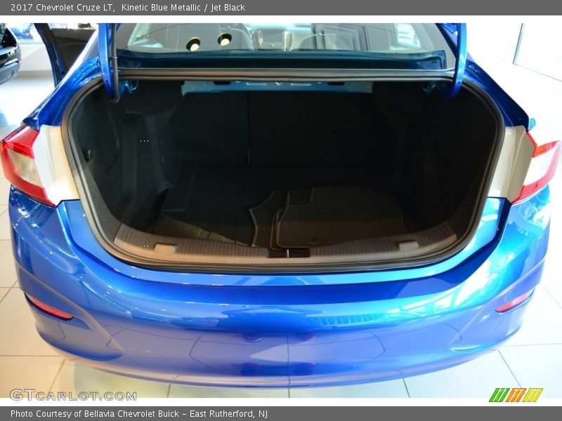 Kinetic Blue Metallic / Jet Black 2017 Chevrolet Cruze LT