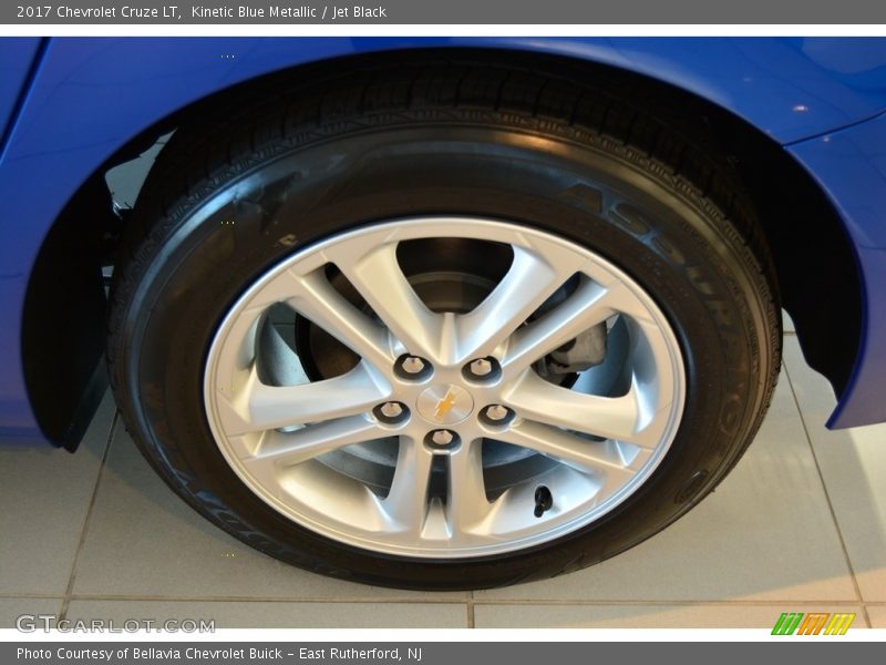 Kinetic Blue Metallic / Jet Black 2017 Chevrolet Cruze LT